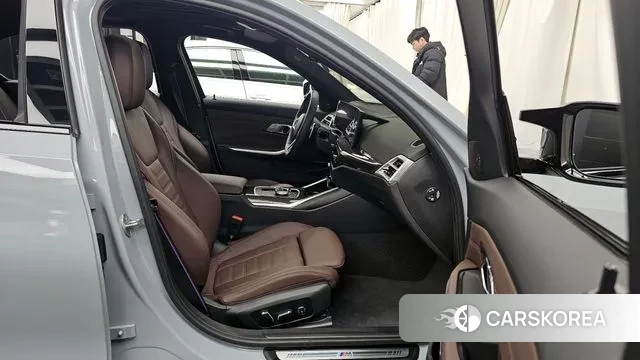 BMW 3 Series (G20) 2025 Светло-серебряный цвет из Кореи, фото 2