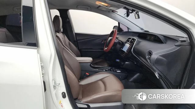 Toyota Prius 4th Generation 2019 Белый из Кореи, фото 2
