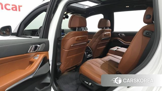 BMW X7 (G07) 2025 Белый из Кореи, фото 2