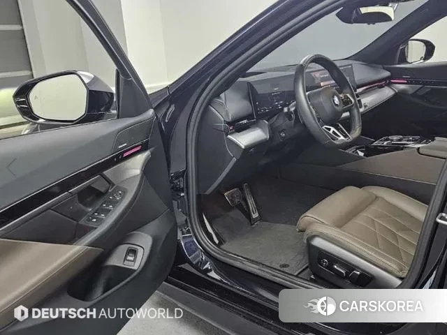 BMW 5 Series (G60) 2024 Черный из Кореи, фото 2