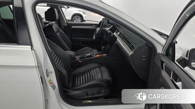 Volkswagen Passat GT (B8) 2022 Белый из Кореи, фото 2