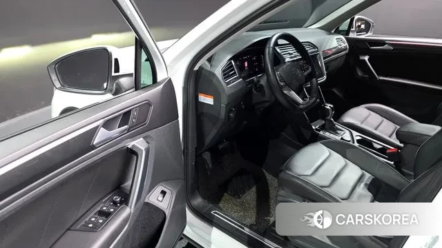 Volkswagen Tiguan second Generation 2022 Белый из Кореи, фото 2