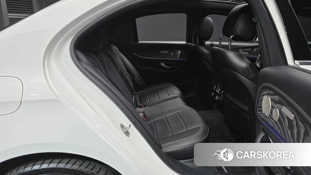 Mercedes-Benz E-Class W213 2022 Белый из Кореи, фото 2