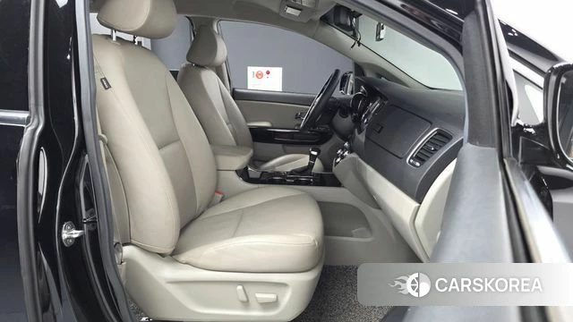 Kia The New Carnival 2018 Черный из Кореи, фото 2