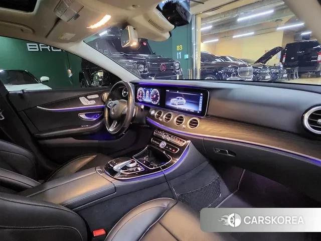 Mercedes-Benz E-Class W213 2018 Черный из Кореи, фото 2