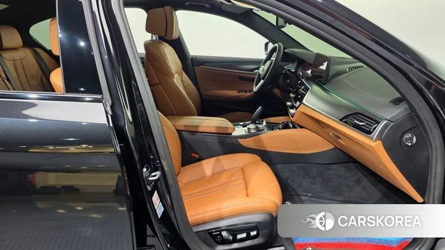 BMW 5 Series (G30) 2021 Черный из Кореи, фото 2