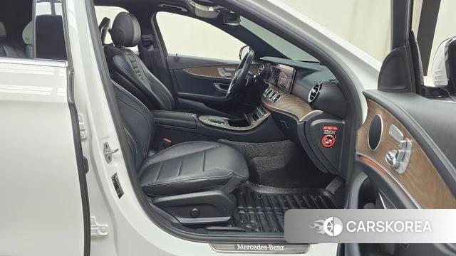 Mercedes-Benz E-Class W213 2021 Белый из Кореи, фото 2