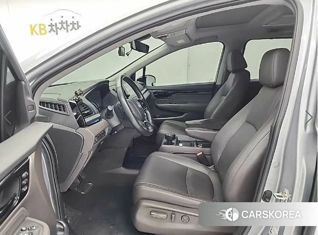 Honda Odyssey 2018 Серебристо-серый из Кореи, фото 2