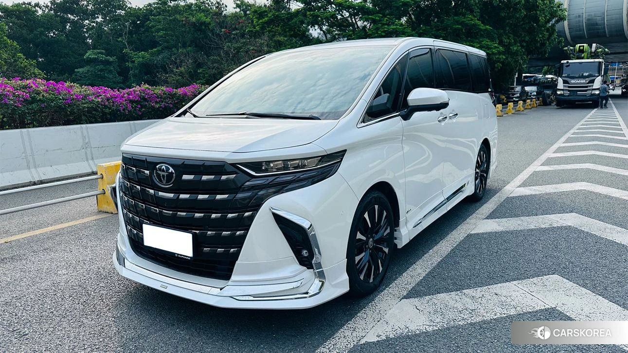 Toyota Elfa 2024 Белый из Китая, фото 2