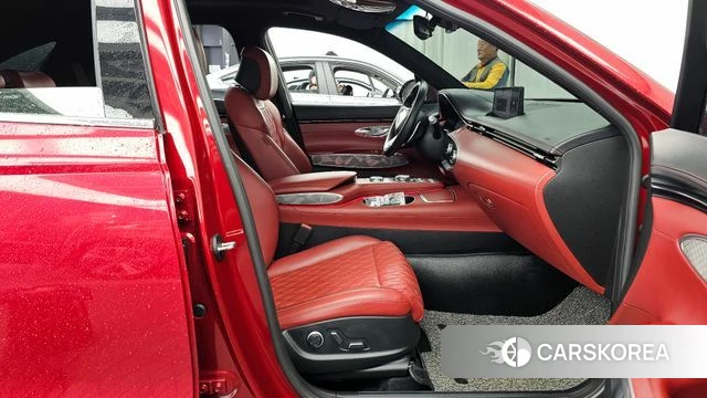 Genesis GV70 2021 Красный из Кореи, фото 2