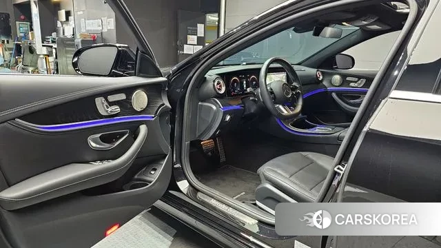 Mercedes-Benz E-Class W213 2023 Черный из Кореи, фото 2