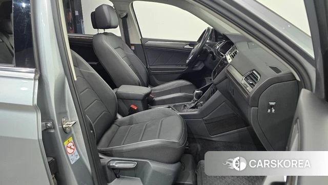 Volkswagen Tiguan Allspace 2022 Серый из Кореи, фото 2