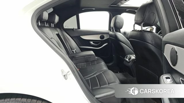 Mercedes-Benz C-Class W205 2018 Белый из Кореи, фото 2