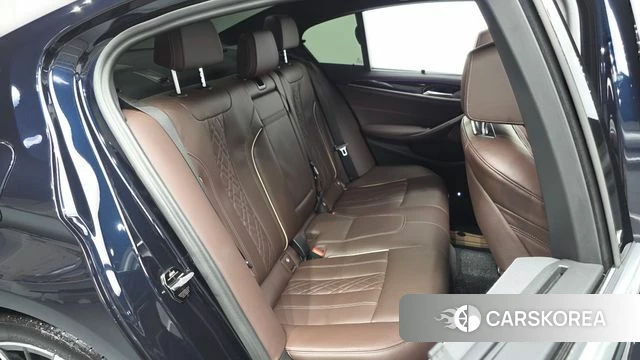 BMW 5 Series (G30) 2023 Черный из Кореи, фото 2