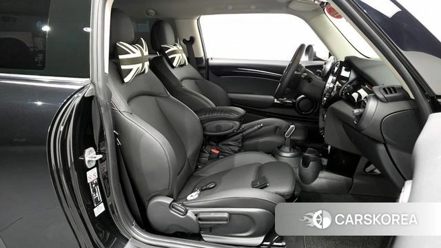 Mini Cooper 2023 Черный из Кореи, фото 2