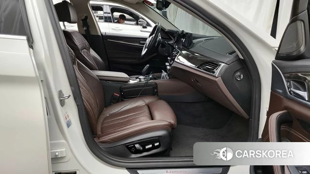 BMW 5 Series (G30) 2018 Белый из Кореи, фото 2