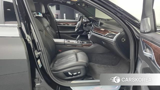 BMW 7 Series (G11) 2018 Черный из Кореи, фото 2