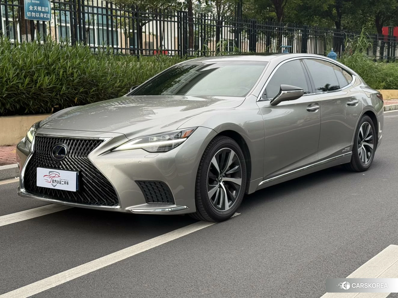 Lexus LS 2020 Серебристо-серый из Китая, фото 2
