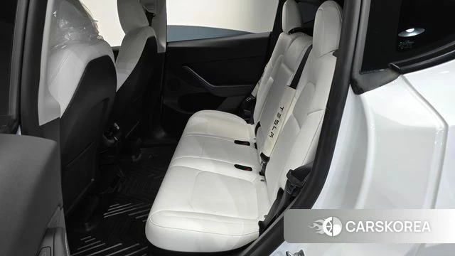 Tesla Model Y 2023 Белый из Кореи, фото 2