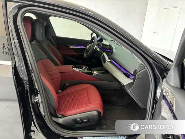 BMW 5 series 2025 Черный из Китая, фото 2