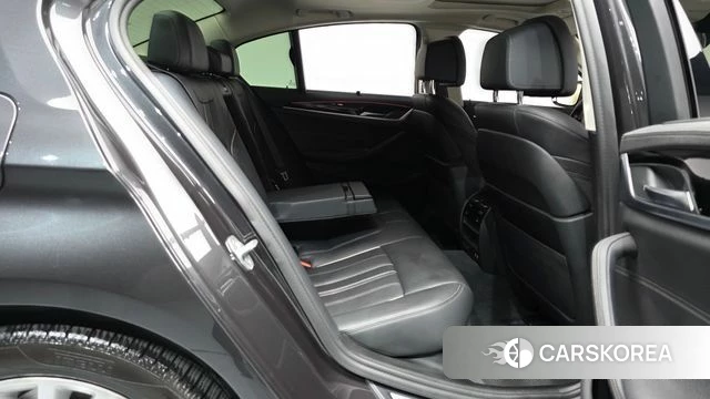 BMW 5 Series (G30) 2022 Черный из Кореи, фото 2