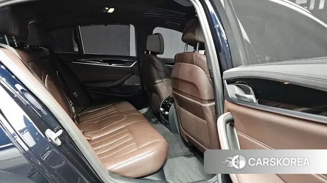 BMW 5 Series (G30) 2023 Черный из Кореи, фото 2