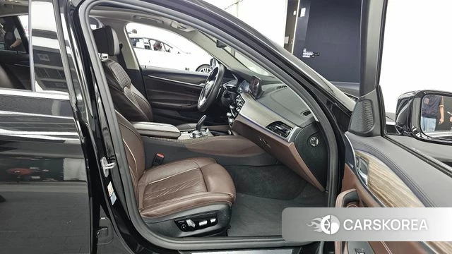 BMW 5 Series (G30) 2019 Черный из Кореи, фото 2