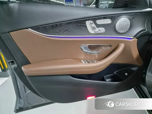 Mercedes-Benz E-Class W213 2019 Серебристо-серый из Кореи, фото 2