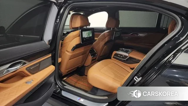 BMW 7 Series (G11) 2021 Черный из Кореи, фото 2