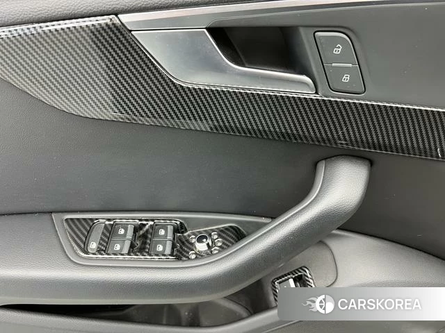 Audi A4L 2021 Темно-серый из Китая, фото 2