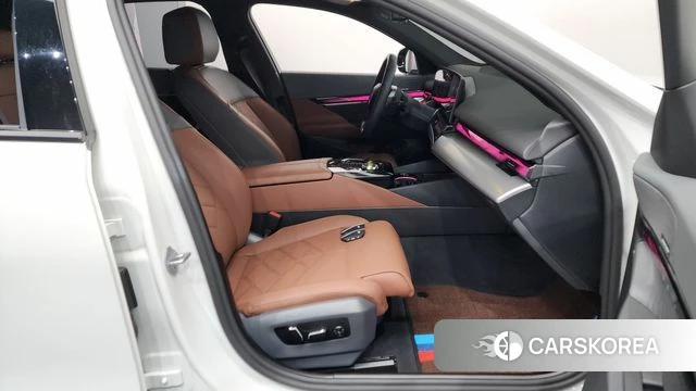 BMW 5 Series (G60) 2025 Белый из Кореи, фото 2