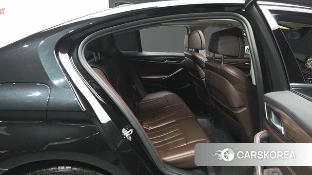 BMW 5 Series (G30) 2018 Черный из Кореи, фото 2