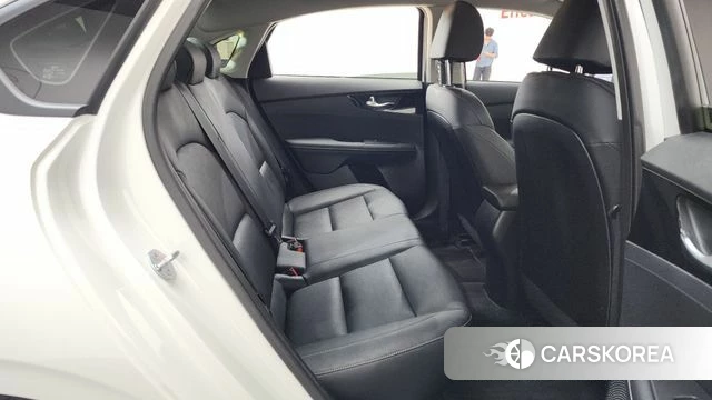 Kia The New K3 2nd generation 2023 Белый из Кореи, фото 2