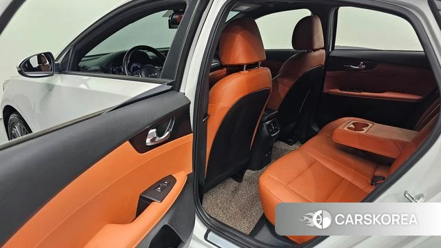 Kia The New K3 2nd generation 2023 Белый из Кореи, фото 2