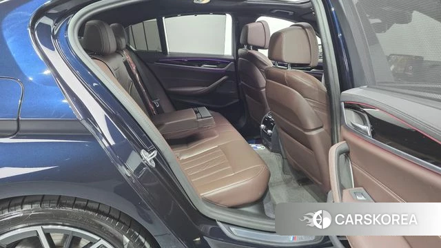BMW 5 Series (G30) 2023 Черный из Кореи, фото 2