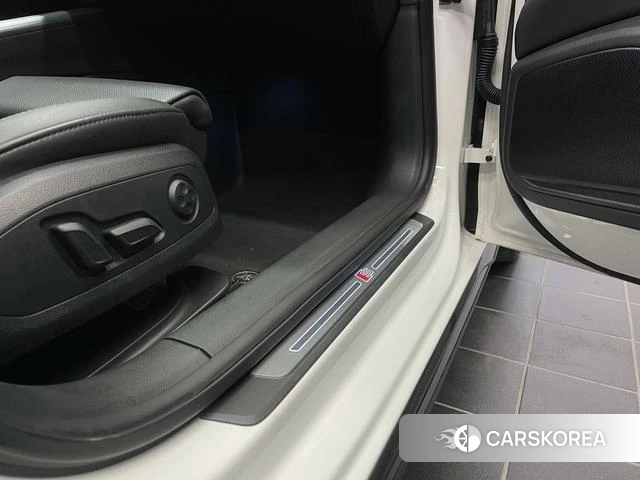 Audi A4L 2023 Белый из Китая, фото 2