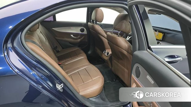 Mercedes-Benz E-Class W213 2018 Синий из Кореи, фото 2