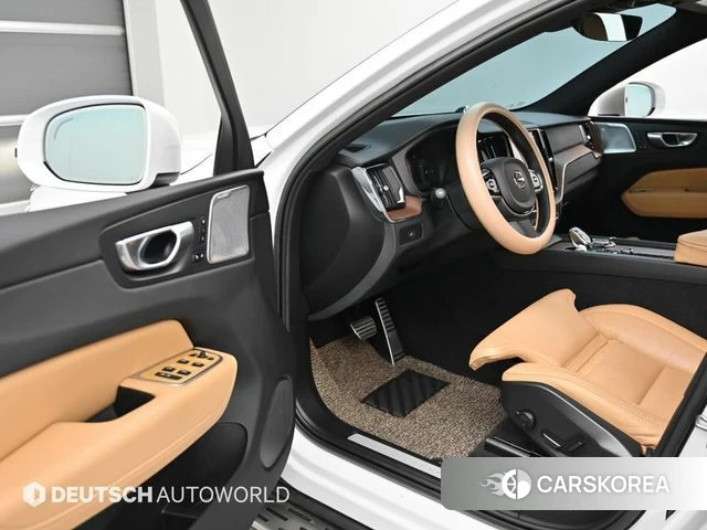 Volvo XC60 second Generation 2023 Белый из Кореи, фото 2