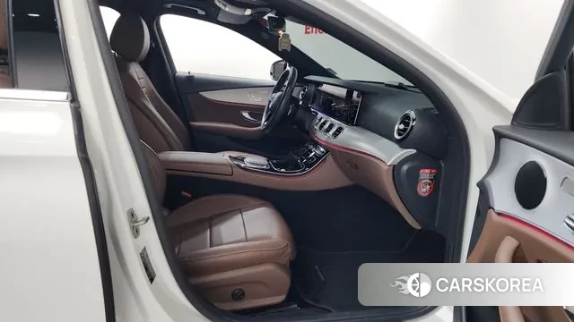 Mercedes-Benz E-Class W213 2021 Белый из Кореи, фото 2