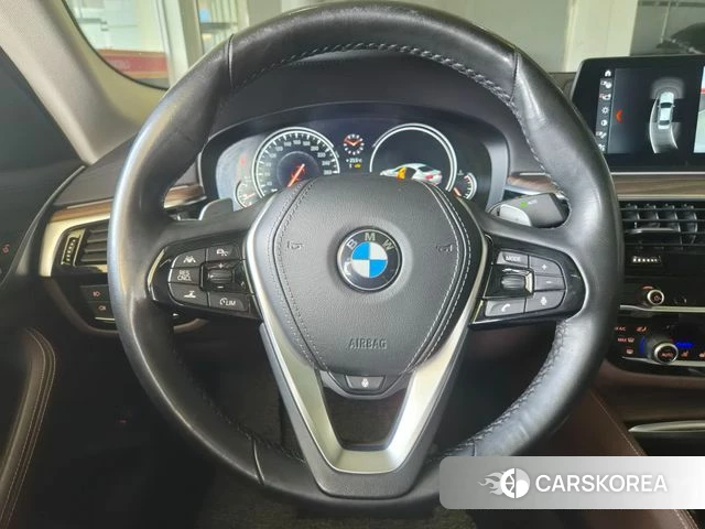 BMW 5 Series (G30) 2018 Белый из Кореи, фото 2