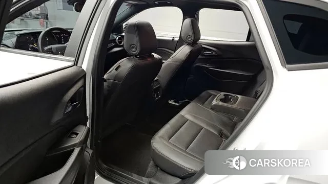 Chevrolet (GM Daewoo) Trax Crossover 2023 Белый из Кореи, фото 2