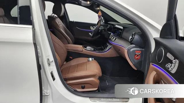 Mercedes-Benz E-Class W213 2022 Белый из Кореи, фото 2