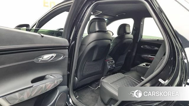 Genesis GV70 2023 Черный из Кореи, фото 2