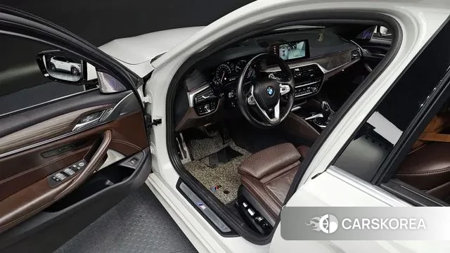 BMW 5 Series (G30) 2018 Белый из Кореи, фото 2