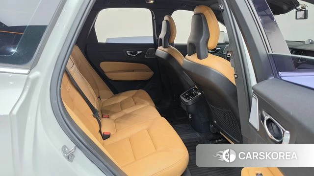 Volvo XC60 second Generation 2018 Белый из Кореи, фото 2