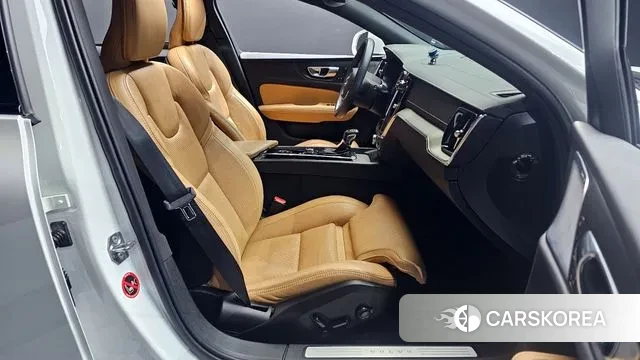 Volvo V60 Cross-Country 2nd Generation 2019 Белый из Кореи, фото 2