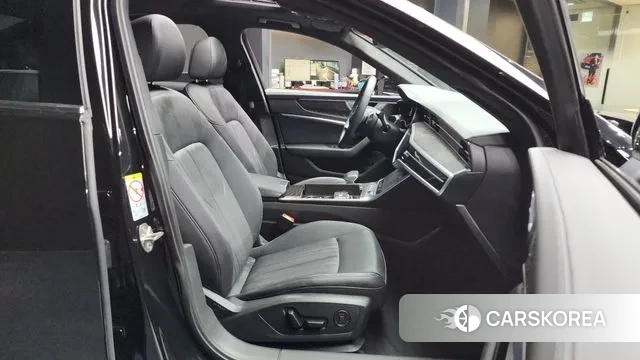 Audi A6 (C8) 2023 Черный из Кореи, фото 2