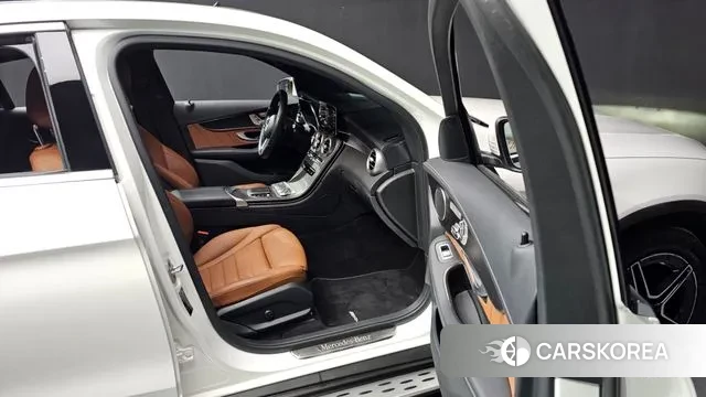 Mercedes-Benz GLC-Class X253 2023 Белый из Кореи, фото 2