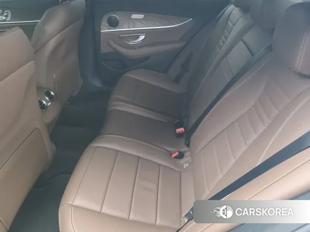 Mercedes-Benz E-Class W213 2022 Белый из Кореи, фото 2