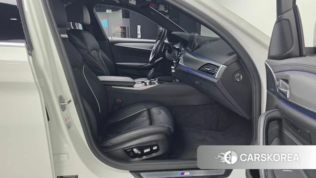 BMW 5 Series (G30) 2019 Белый из Кореи, фото 2